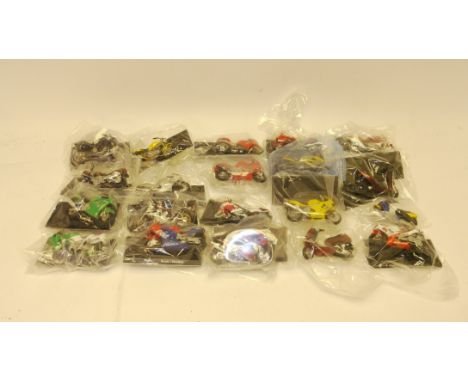 Maisto Motorcycles, An unboxed group of  1:18 scale modern motor bikes and scooters, G, (20)