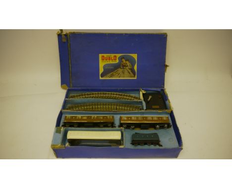 Hornby Dublo 00 Gauge 3-Rail  EDP1 Passenger Train Set, comprising 'Sir Nigel Gresley', two LNER 'teak' coaches, track, contr
