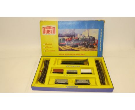 Hornby Dublo 00 Gauge Train Sets, 2015 'Talisman BR green A4 'Golden Fleece', two BR coaches, oval of track, oil, instruction