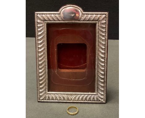 A silver photograph frame clock case, Sheffield 1989;  gold coloured metal ring (2) 