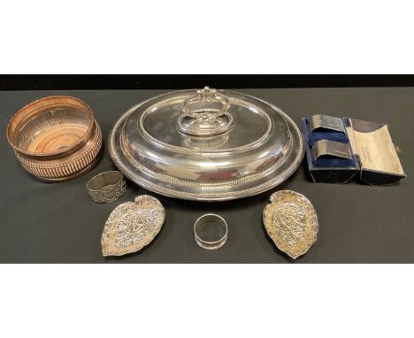 A pair of George V silver engine turned napkin rings, S Blanckensee &amp; Son Ltd, Birmingham 1924, cased;  others;  pair of 