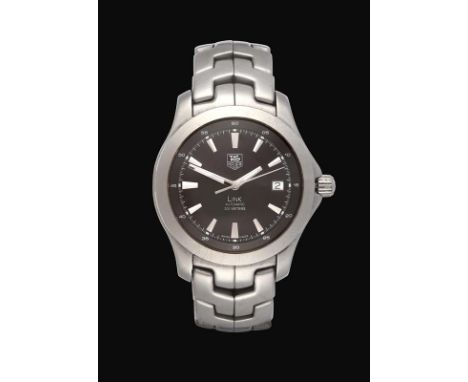 A Stainless Steel Automatic Calendar Centre Seconds Wristwatch, signed Tag Heuer, 200 meters, model: Link, ref: WJF2110, circ