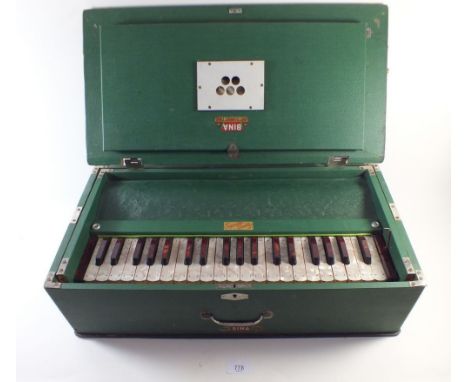 A Bina table accordion