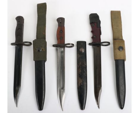 British No7 Mk1 Bayonet, with bakelite riveted grips. Single edged clipped knife blade with fuller to back edge. Complete wit