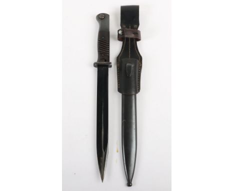 WW2 German K98 Combat Bayonet, fine example of a matching numbers K98 combat bayonet with two piece bakelite slab grips, stee