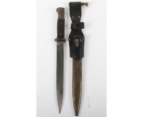 WW2 German K98 Combat Bayonet, with two piece grips, steel eagle pommel top with waffen-amt stamps. Housed in its steel scabb