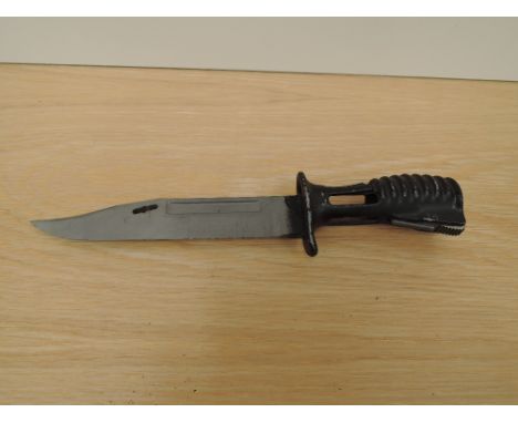 A British Knife Bayonet for the SA80 (L85A1) Rifle 1985, no scabbard, blade length 18cm, overall length 28cm