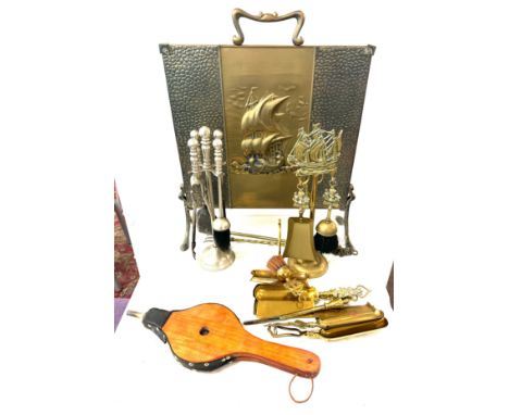 Selection of vintage brass fire items to include a fire screen, companion sets etc 