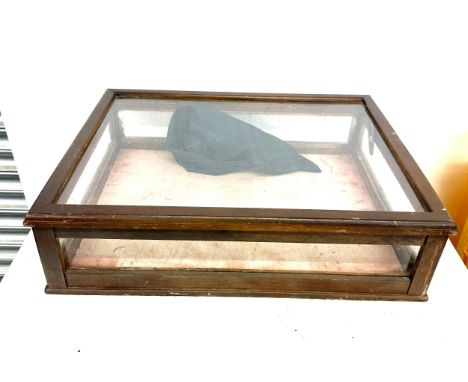 Vintage display cabinet 6 inches tall 22.5 inches by 18 inches 