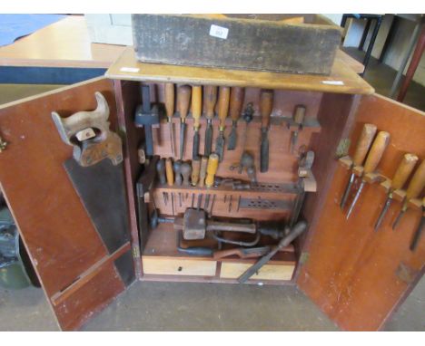 Carpenters Tool Chest, containing various vintage Tools