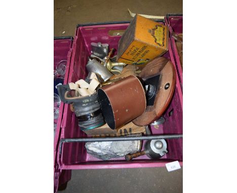 BOX OF MIXED ITEMS TO INCLUDE VINTAGE GAS MASK, WALL CLOCK, VARIOUS PEWTER WARES ETC