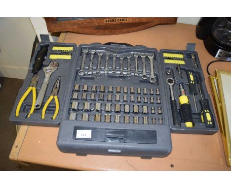 BOXED SPANNER AND SOCKET SET