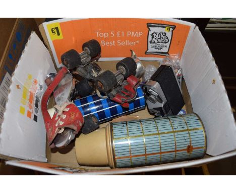 BOX OF MIXED ITEMS TO INCLUDE VINTAGE FLASKS, VINTAGE ROLLER SKATES AND OTHER ITEMS