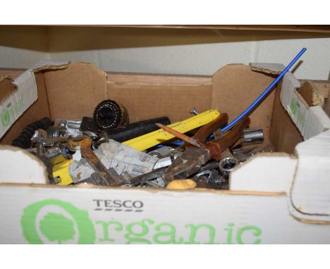 BOX OF MIXED TOOLS