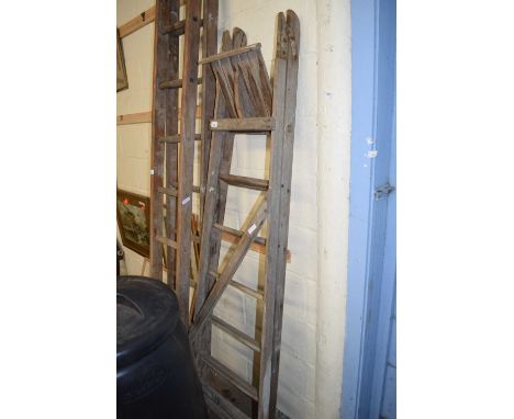 WOODEN STEP LADDER