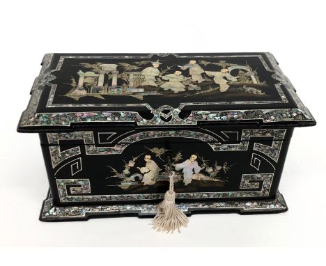 19th Century Victorian Chinese Style Chinoiserie Decorated Tea Caddy. A good example, decorated with mother of pearl and Chin