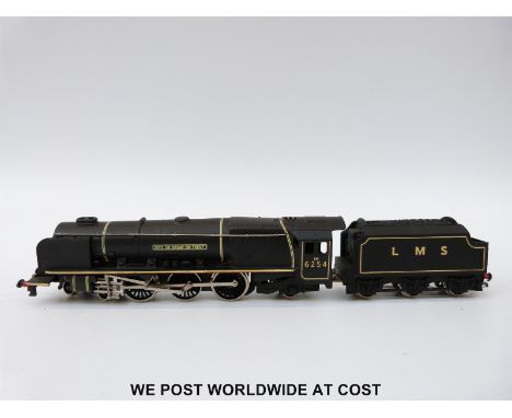 Two Bachmann 00 gauge locomotives BR 2-8-0 'Austerity' 90445 32-252 and LNER 0-6-0 Gresley Class J39 1974 31-850, both in ori