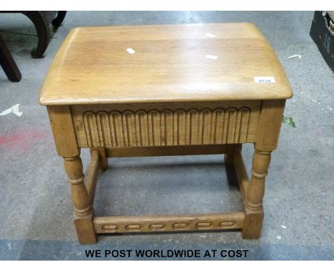 A light oak side table (H45 x L50 x W38cm)