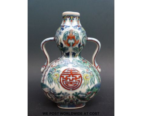 A Chinese twinhandled double gourd vase decorated with a shou medallion on the lower bulb with Qianlong Seal mark (18cm tall)