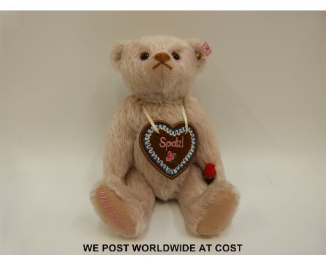 Steiff Original Tedyy Bear 'Oktoberfest 2010', 657160, with beige mohair, button to ear, tags and certificate 80/1000, 25cm t