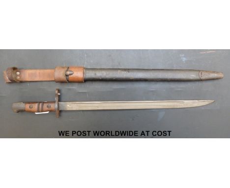 WWI Remington bayonet stamped 1913 in scabbard with leather frog (overall length 58cm)