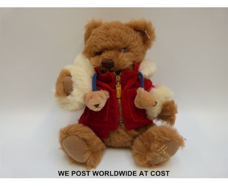 Steiff Original Teddy Bear Harrod's 2007 'Benjamin', 662751, with reddish brown mohair, button to ear, tags and certificate 4