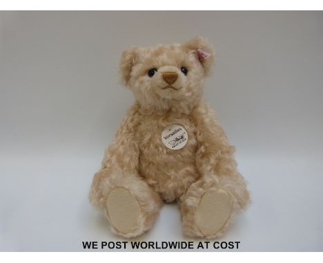 Steiff Original 2004 Teddy Bear 'Versailles' 676161, with cream mohair, button to ear, tags and certificate 1440/1500, 28cm t