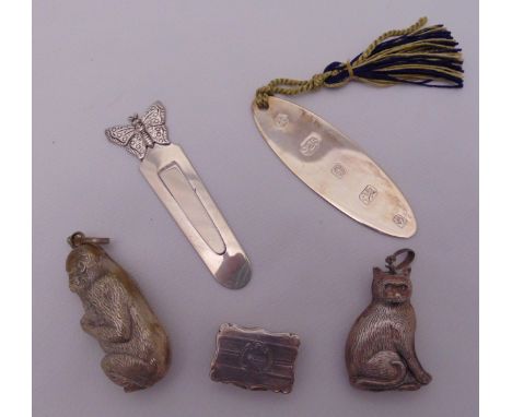 A quantity of silver and white metal to include a vinaigrette, book mark and two childs rattles (5)