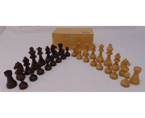 A cased mid 20th century wooden chess in original rectangular case with hinged cover, the King 11cm (h)