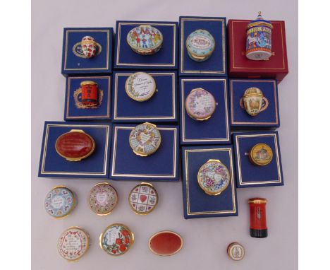 A quantity of pill and patch boxes to include Halcyon Days, Bilston and Staffordshire enamel (20)