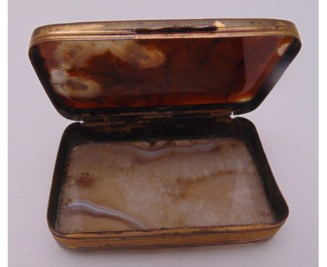 19th century Scottish rectangular agate and gilt metal snuff box with hinged cover, 7cm (w)