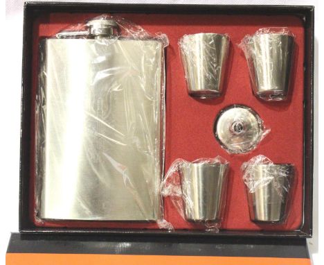 New hip flask set engraved with the SAS cap badge. P&amp;P Group 1 (£14+VAT for the first lot and £1+VAT for subsequent lots)