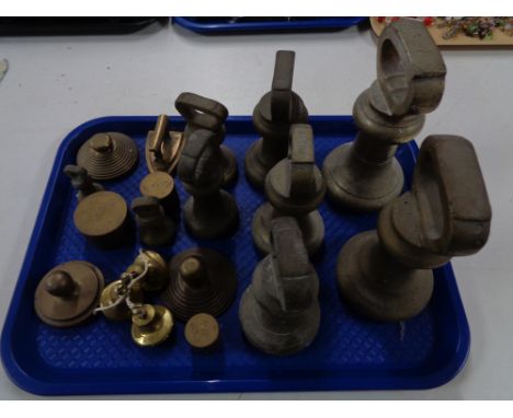 A tray of vintage brass weights 