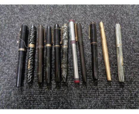 A quantity of vintage fountain pens with 14ct gold nibs comprising Conway Stewart 27, Swan pen, a 'The Conway Stewart' pen, a