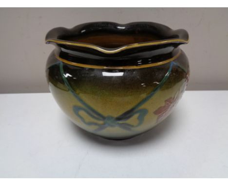 A glazed pottery Ravissant ware planter, diameter 15 cm.