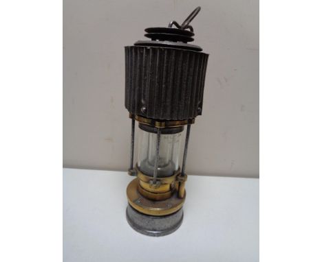 A Patterson type HCP miner's lamp