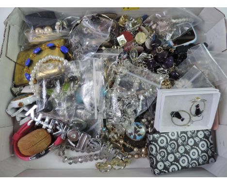 Costume Jewellery etc 