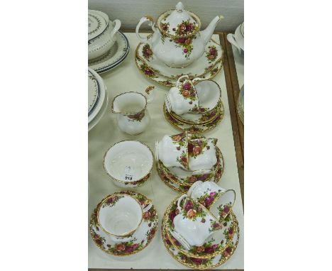 A Royal Albert Old Country Roses pattern tea service  Good condition and first quality. Please note in this report not every 