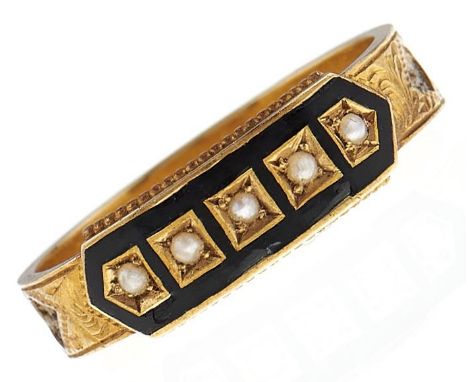 A split pearl and 15ct gold and enamel mourning ring, inset with hair, Chester 1912, 3g, size T  enamel slightly chipped in s