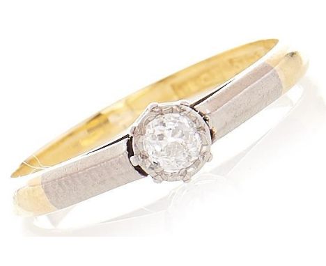 A diamond solitaire ring, gold hoop marked 18ct PLAT, 3.2g, size K  Good condition