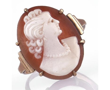 A cameo ring, in gold marked 9ct, 1.6g, size P  Good condition