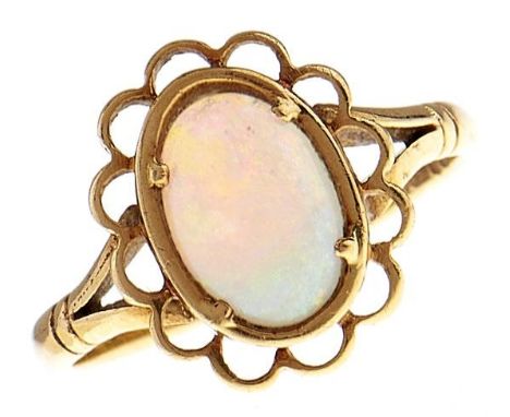 An opal ring, in 18ct gold, 3.9g, size Q½  Good condition