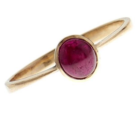 A ruby ring,&nbsp;en cabochon, in gold marked 14k, 1.2g, size L  Good condition