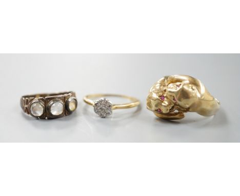 A modern 9ct gold and gem set twin leopards head ring, size S, gross 5.6 grams, a late Victorian 15ct gold and three stone mo