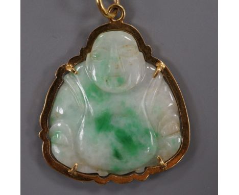 A yellow metal mounted jade pendant, carved with a Buddha, 32mm.