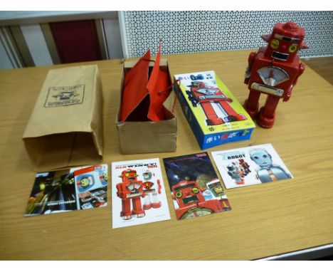 BOXED WINKY ROBOT RED EDITION 62/100 BY PLANET ROBOT 2005