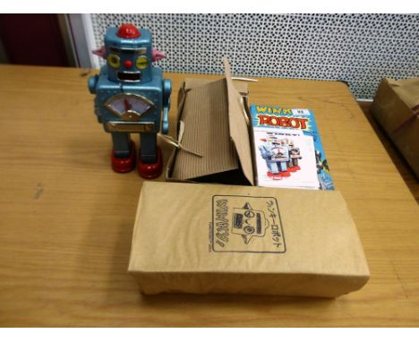 BOXED WINKY ROBOT 64/200 BY PLANET ROBOT 2005
