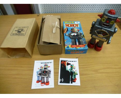 BOXED WINKY ROBOT 15/200 BY PLANET ROBOT 2005