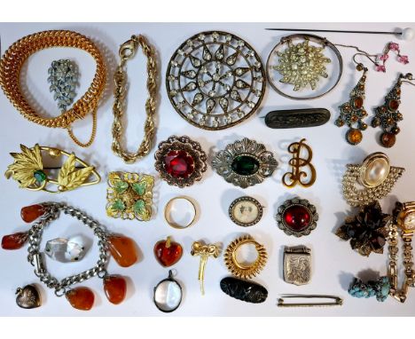 A quantity of vintage costume jewellery to include a small 9ct gold ladies cocktail watch dial stamped 375 on leather strap A