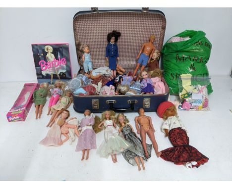 A selection of collectable dolls to include a vintage 1966 Mattel Barbie Twist n Turn doll, various other Barbie dolls, Matte